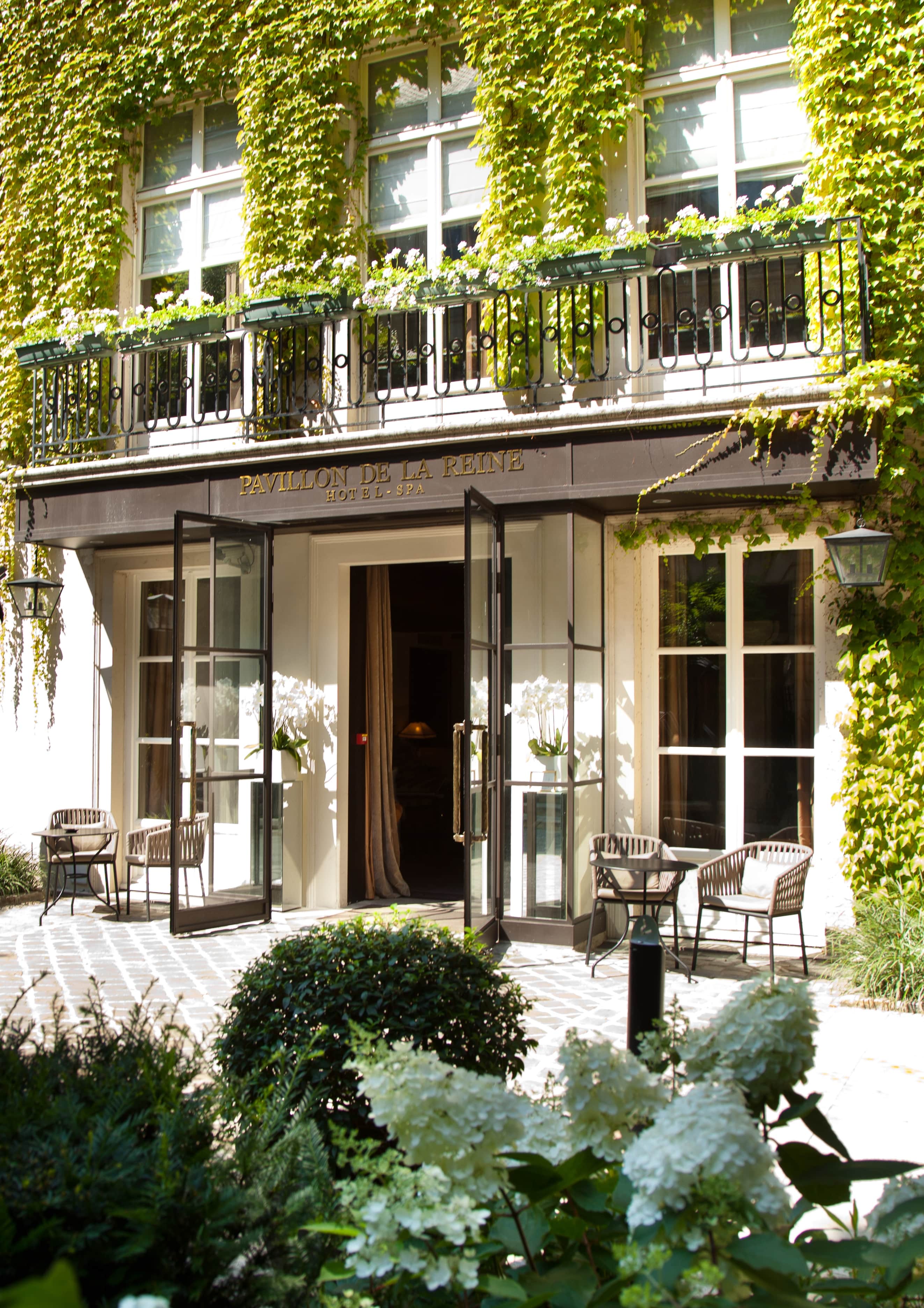 Le Pavillon de la Reine le raffinement à la française Paris Select Le Pavillon de la Reine le raffinement à la française Paris Select
