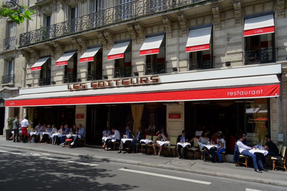 La terrasse Les Editeurs carrfeour de l'odéon à Paris