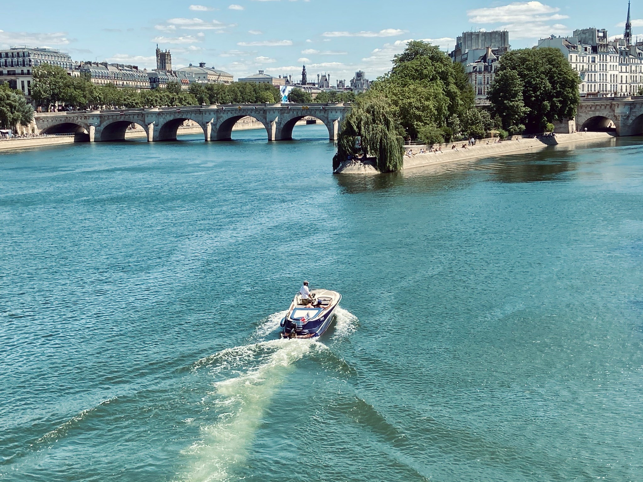 Une Petite Croisiere En Bateau Mouche