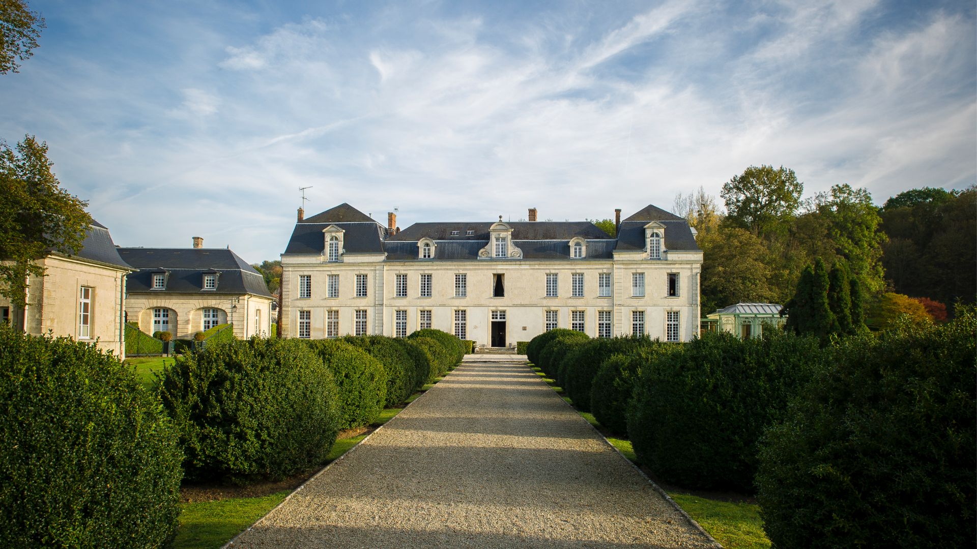 Le Château de Courcelles : Un joyau historique et gastronomique