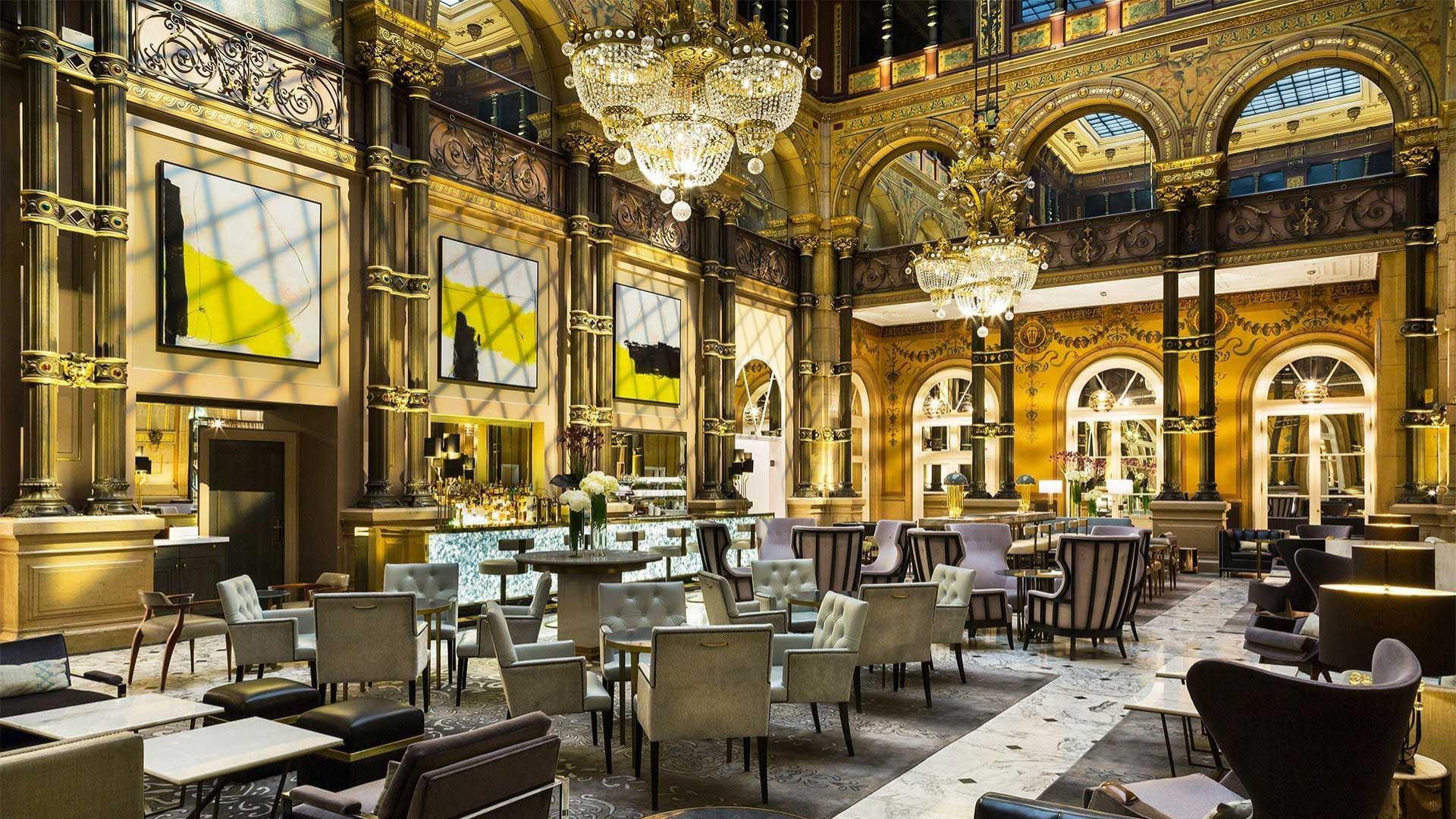 le-grand-salon-the-historic-bar-of-the-hilton-op-ra-paris-hotel