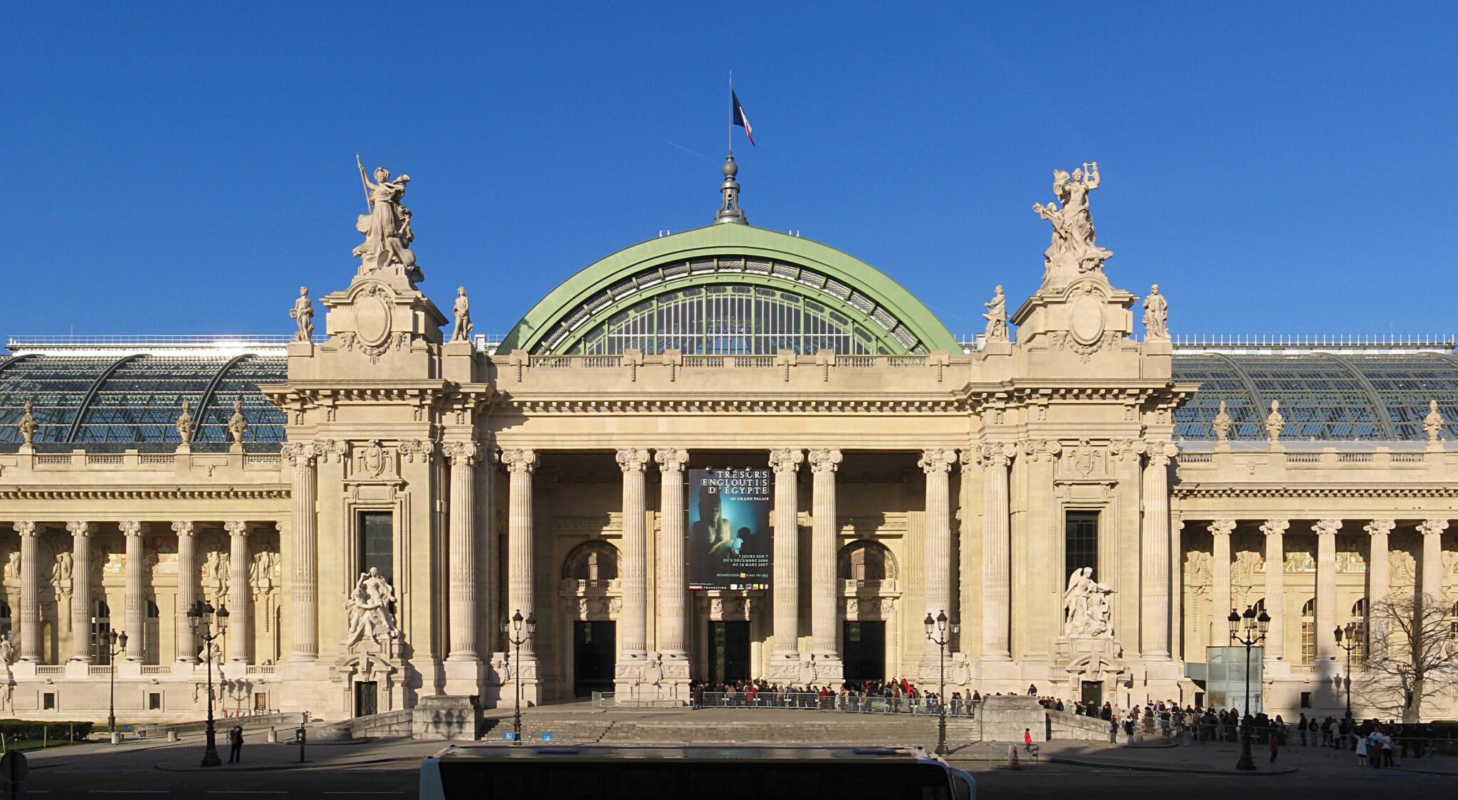 Le Grand Palais rouvre : un été gratuit sous la verrière pour Paris 2025