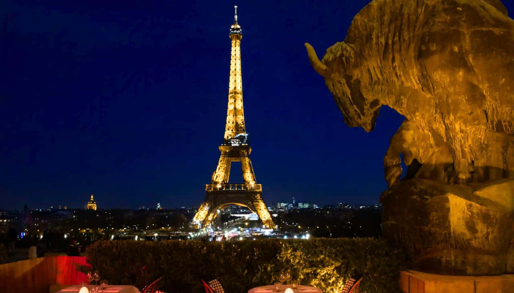 Pourquoi Netflix a choisi le Café de l’Homme pour son film The Wrong ...