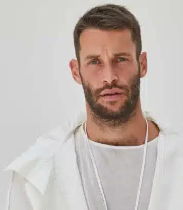 Jacquemus transforme Paris avec l’exposition "Mythes"