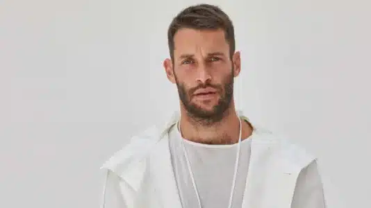 Jacquemus transforme Paris avec l’exposition "Mythes"