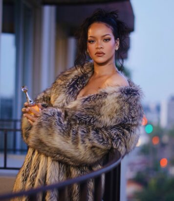 Rihanna se réinvente en déesse dorée pour la nouvelle campagne Dior J’adore