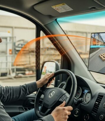 ParisSelect - Mercedes déploie le capot transparent sur ses utilitaires: manœuvres facilitées, limiteur de vitesse obligatoire en 2024