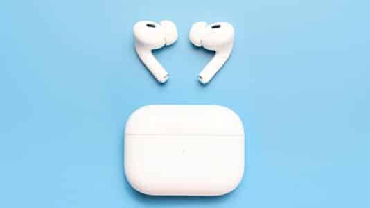 AirPods Pro 3: réduction de bruit adaptative, audio spatial personnalisé et santé auditive intégrée
