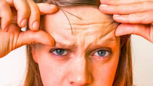 Aroma-Zone: le sérum effet botox qui lisse les rides et lifte la peau après 50 ans