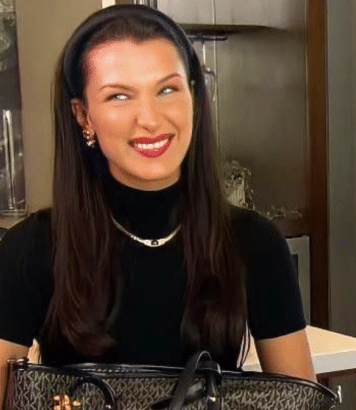 Bella Hadid illumine le défilé Victoria’s Secret à New York avec un teint hâlé et des cheveux blonds