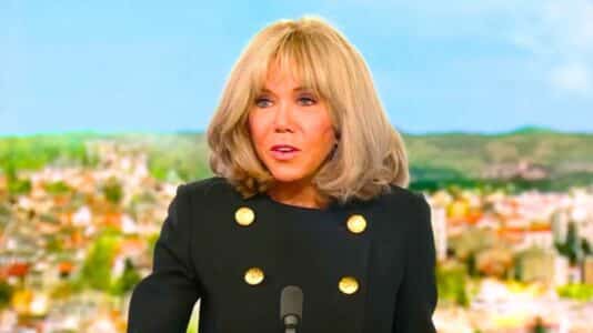 Brigitte Macron adopte la robe tendance qui rajeunit instantanément l’allure après 70 ans