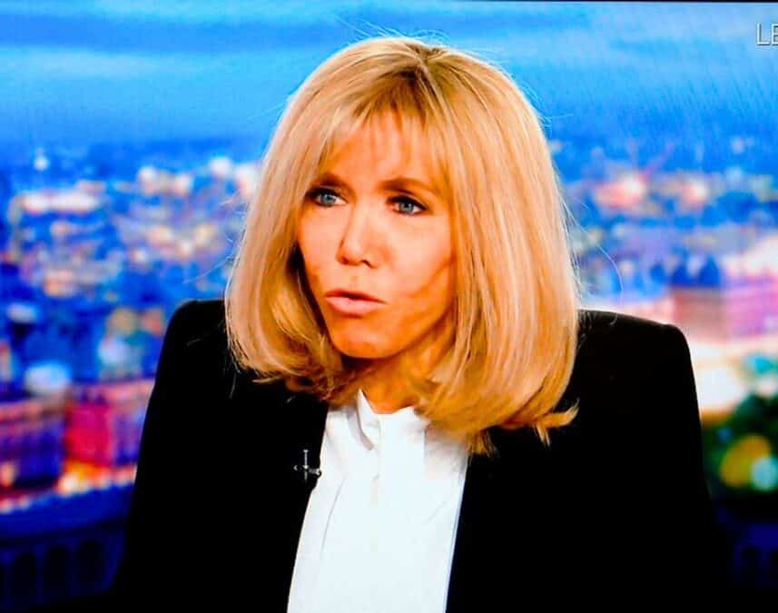 Brigitte Macron et Carla Bruni misent sur le denim au 1er rang du défilé Dior à la Fashion Week de Paris