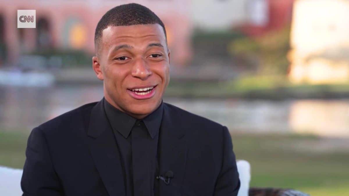 Kylian Mbappé adopte le col roulé Dior à 2 800 € au PSG: style et ...