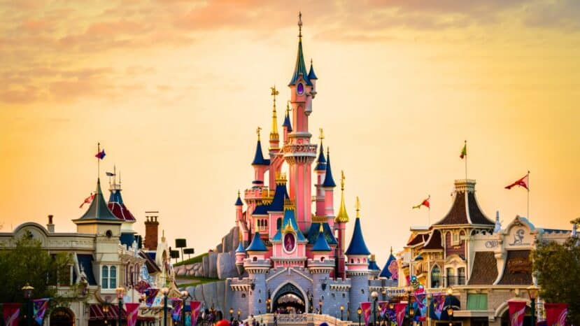 Disneyland Paris dévoile un restaurant Art nouveau dans le Land de la Reine des Neiges: meilleure vue sur Cascade of Lights