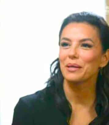 Eva Longoria affiche un look Old Hollywood sur tapis rouge: décolleté plongeant et robe aux centaines de perles