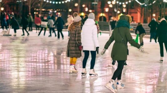 Grand Palais des Glaces 2025: la patinoire géante ouvre sa billetterie à Paris