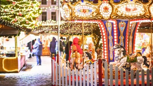 Marché de Noël d’Élancourt 2025 propose un show de drones gratuit, patinoire et animations dans les Yvelines