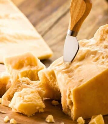 Parmesan des pauvres: l’astuce économique d’un chef italien pour sublimer vos pâtes sans fromage en 5 minutes