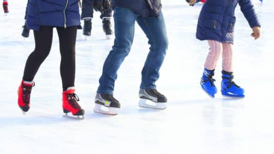 Patinoire géante du Grand Palais des Glaces 2025: mode Tour Eiffel à Paris, programme et temps forts