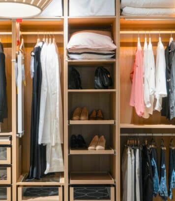 Technique du cintre inversé: 1 geste simple désencombre et trie votre dressing