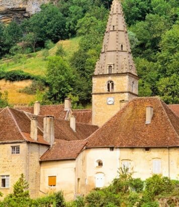 Village médiéval du Jura: niché dans une reculée, il figure parmi les Plus Beaux Villages de France
