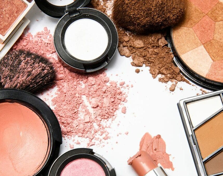 Catherine Zeta-Jones, 56 ans, utilise le makeup monochrome pour un teint lumineux et naturel