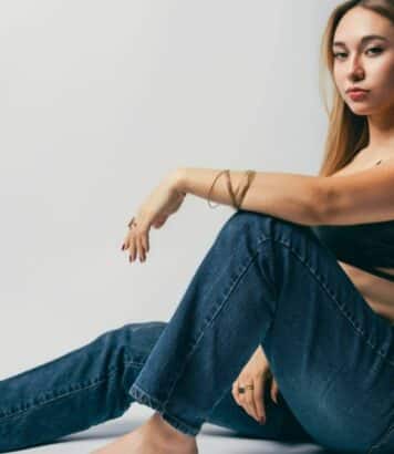 Jean bootcut : l’alternative ultra chic que toutes les modeuses adoptent cet hiver 2025