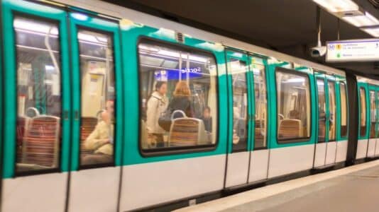 Pass Navigo: ce qui change en janvier 2026 pour tarifs et tickets métro-train en Île-de-France