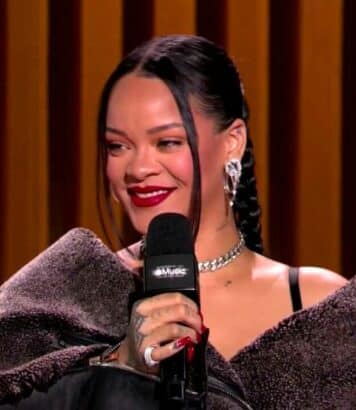 Rihanna adopte le combo sportswear chic avec jupe de sport et escarpins