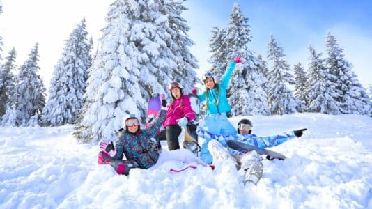 Stations de ski de luxe en France: les 7 destinations qui dominent le marché cet hiver