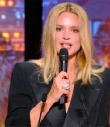 Virginie Efira délaisse le noir et mise sur une couleur tendance pour sublimer son look de fin d’année