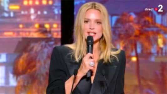 Virginie Efira délaisse le noir et mise sur une couleur tendance pour sublimer son look de fin d’année
