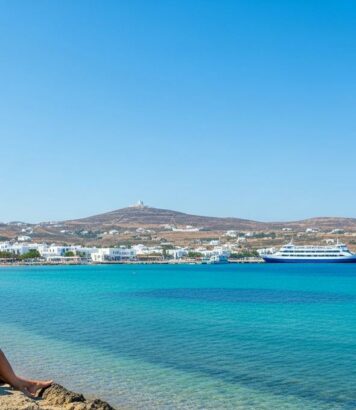 ParisSelectBook - Santorin: préférez cette île des Cyclades, plus spectaculaire et bien plus calme