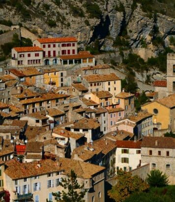 Alpes-de-Haute-Provence: ce village à flanc de montagne, aux ruelles sinueuses, reste méconnu des touristes