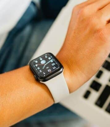 Bracelet Smartlet One combine 2 montres sur 1 poignet: Rolex et Apple Watch en 2026