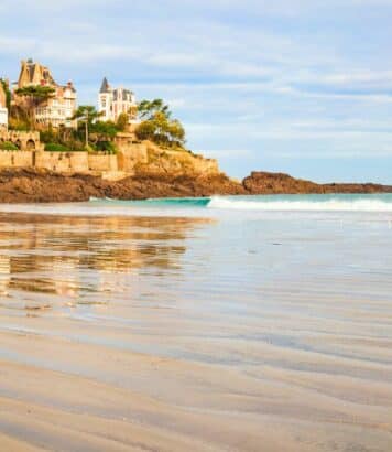 Faustine Bollaert: sa résidence secondaire en Bretagne surplombe la mer, havre de paix pour sa famille