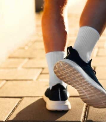 Marcher 10 000 pas par jour ne suffit pas: ajoutez intensité et renforcement pour rester en forme