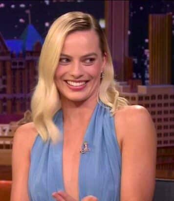 Margot Robbie adopte des boucles XXL: un look romantique à copier