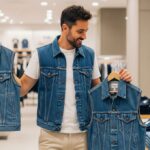 ParisSelectBook - UNIQLO lance sa nouvelle veste en jean inspirée de la Type I qui rivalise avec une Levi's vintage