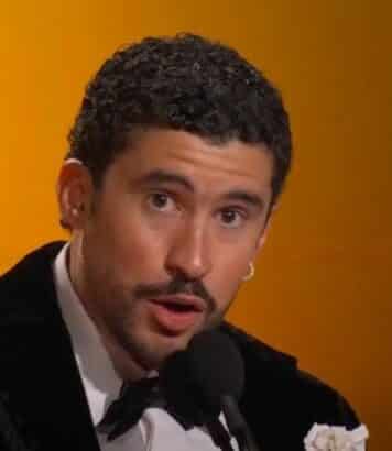 Bad Bunny dévoile ses nouvelles adidas lors de la mi-temps du Super Bowl 2026