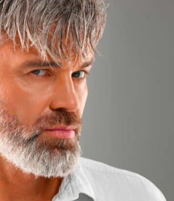 Cheveux gris avant 30 ans : une carence nutritionnelle méconnue favorise leur apparition