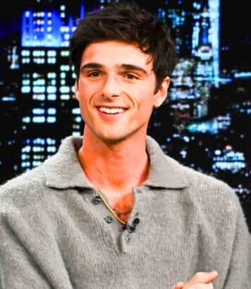 Jacob Elordi impose le Chanel pour femme en street style 2026