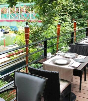 La Passerelle : ce restaurant avec terrasse vue sur la Seine fait l'unanimité en 2026