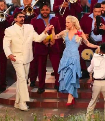 Lady Gaga enflamme le Super Bowl 2026 avec une robe flamenco signée Valentino
