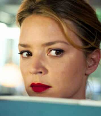 Virginie Efira dévoile son appartement parisien à la Bastille où elle retrouve Niels Schneider