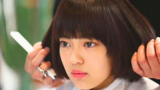 Carrés avec frange : 5 coupes qui donnent volume et mouvement aux cheveux plats