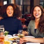 Ce nouveau resto-galerie du 9e réinvente l'accord mets et thés pour une pause chic à découvrir