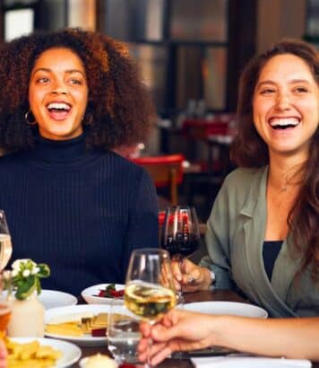 Ce nouveau resto-galerie du 9e réinvente l'accord mets et thés pour une pause chic à découvrir