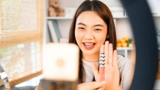 K-Beauty au Musée Guimet : Paris célèbre la beauté coréenne dans une exposition incontournable