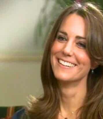 Kate Middleton en manteau prince de Galles et capeline Juliette Millinery pour une cérémonie historique